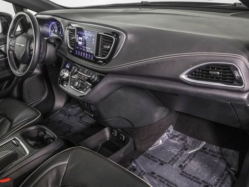 Used 2018 Chrysler Pacifica Limited w/ S Appearance Package image 46