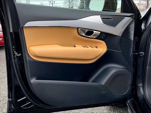 Used 2018 Volvo XC90 T5 Momentum w/ Convenience Package image 22