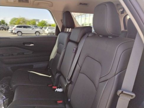 New 2026 Nissan Pathfinder SL AWD/4WD image 12