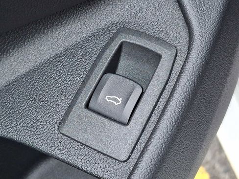 Used 2023 BMW 440i xDrive Convertible w/ Premium Package image 21