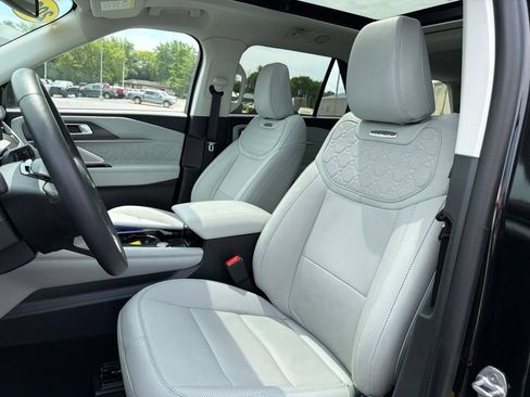 Used 2025 Ford Explorer Platinum w/ Ultimate Package AWD/4WD image 12
