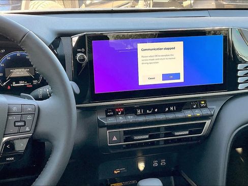 Used 2025 Toyota Camry XSE FWD image 6