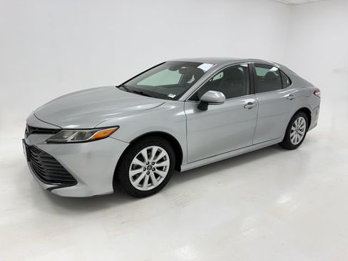 Used 2019 Toyota Camry LE w/ Convenience Package FWD image 5