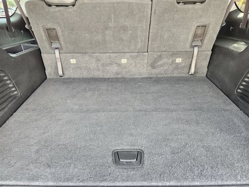 Used 2019 Chevrolet Suburban LT RWD image 25