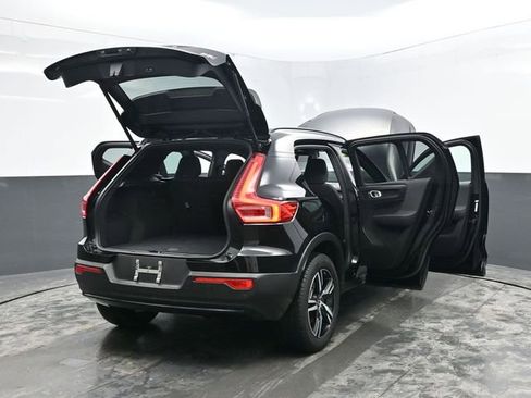 Used 2024 Volvo XC40 B5 Core image 43