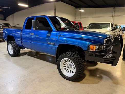Used 1998 Dodge Ram 2500 Truck 4x4 Quad Cab image 25