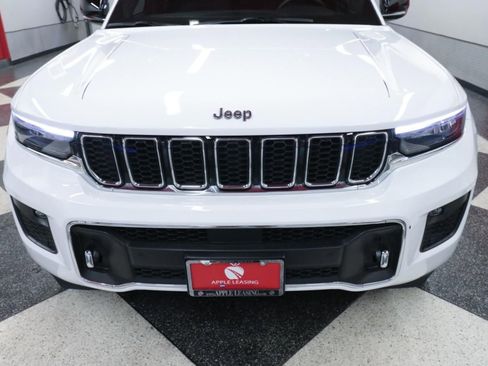 Used 2023 Jeep Grand Cherokee Overland w/ Luxury Tech Group IV AWD/4WD image 4