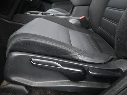 Used 2018 Honda CR-V LX image 11