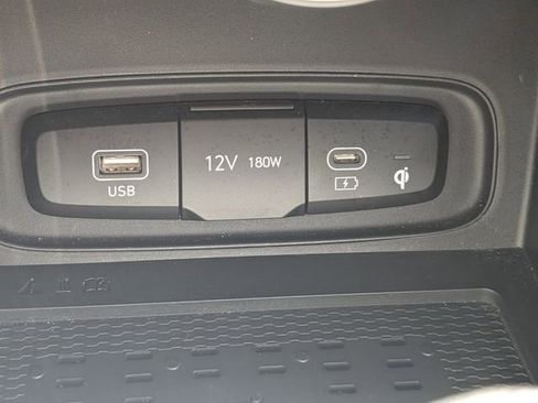 Used 2024 Hyundai Venue Limited image 20