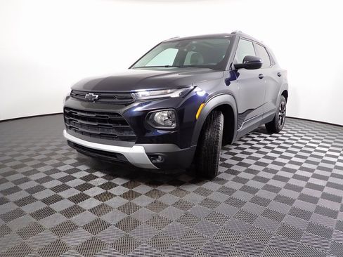 Used 2021 Chevrolet TrailBlazer LT w/ Sun and Liftgate Package image 9