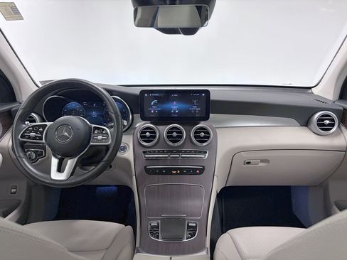 Used 2021 Mercedes-Benz GLC 300 4MATIC image 2