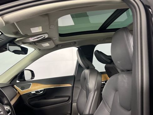 Used 2025 Volvo XC90 B6 Plus image 24