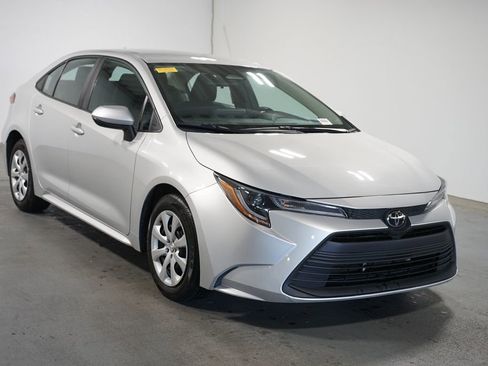 Certified 2024 Toyota Corolla LE FWD image 3