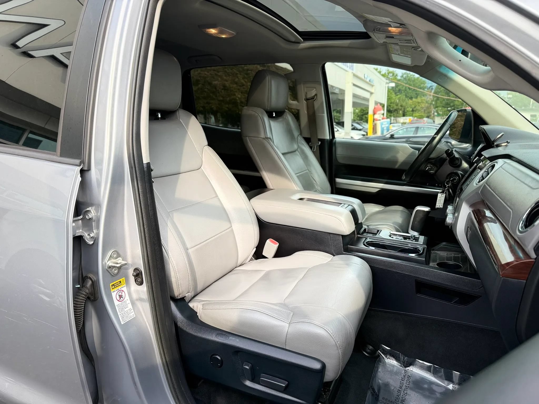 Used 2017 Toyota Tundra Limited w/ Limited Premium Package AWD/4WD image 35