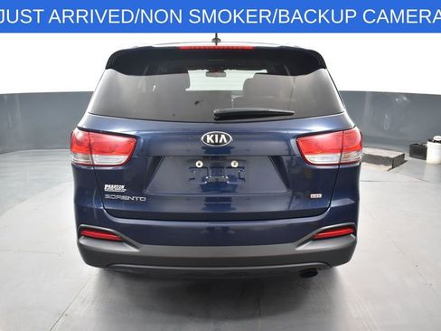 Used 2017 Kia Sorento FWD image 8