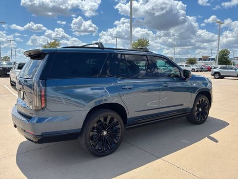 Used 2026 Cadillac Escalade Platinum Sport AWD/4WD image 4