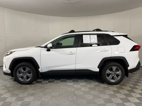 Used 2022 Toyota RAV4 XLE w/ Convenience Package image 3