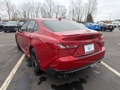 Used 2025 Toyota Camry SE w/ Convenience Package image 3