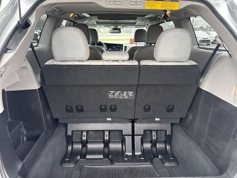 Certified 2020 Toyota Sienna Limited Premium image 16