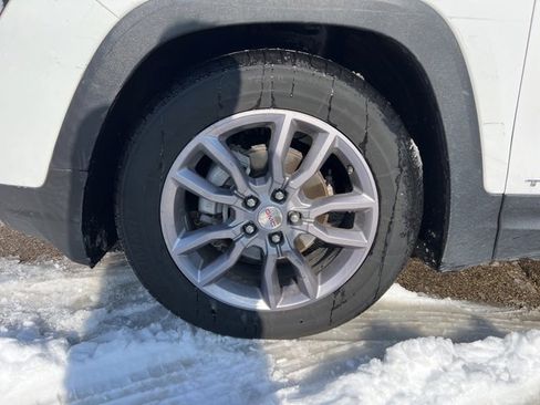 Used 2023 GMC Terrain SLT image 5