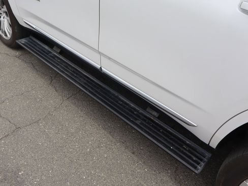 Used 2023 GMC Yukon Denali image 13