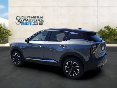 Used 2025 Nissan Kicks SR AWD/4WD image 3