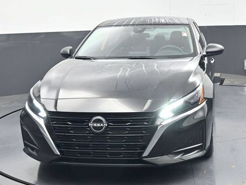 Used 2024 Nissan Altima 2.5 SV FWD image 41