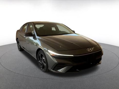 Used 2026 Hyundai Elantra Sport FWD image 3