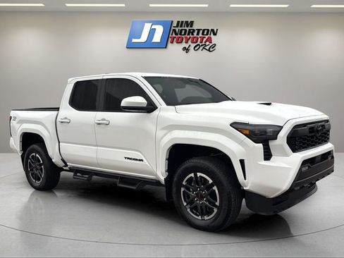 Used 2024 Toyota Tacoma TRD Sport AWD/4WD image 3