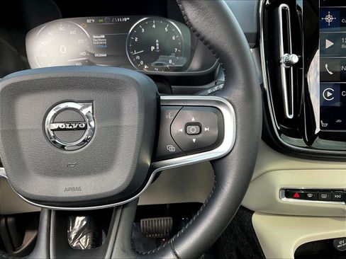 Used 2020 Volvo XC40 T5 Momentum w/ Protection Package Premier AWD/4WD image 12