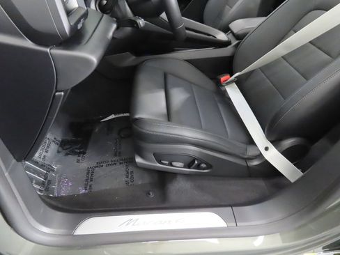Certified 2025 Porsche Macan 4 Electric AWD/4WD image 39