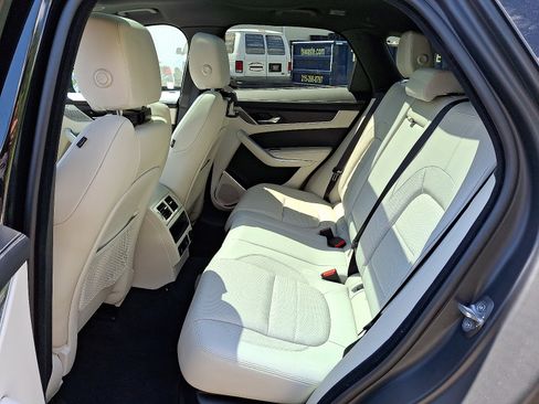 Used 2025 Jaguar F-PACE R-Dynamic S image 5
