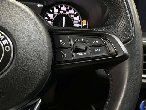 Used 2023 Alfa Romeo Stelvio Ti image 23