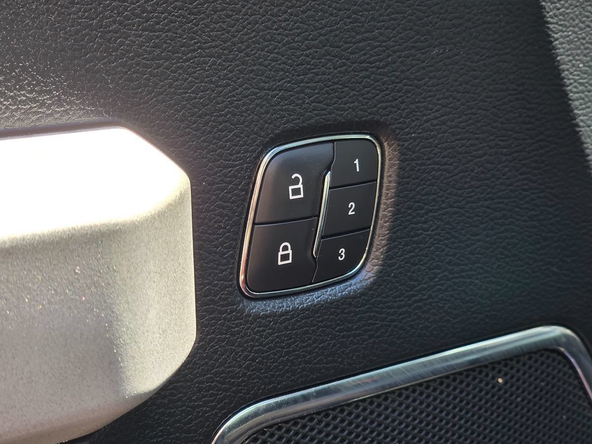 Used 2019 Ford F150 Lariat w/ Equipment Group 502A Luxury AWD/4WD image 31