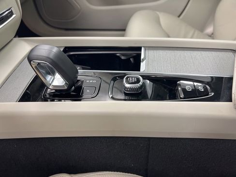 Used 2023 Volvo V60 B5 Cross Country Plus w/ Climate Package image 24