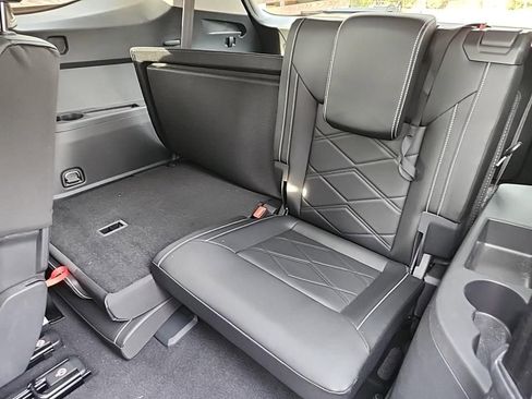 Used 2025 Volkswagen Atlas SE image 5