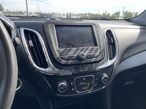 Used 2022 Chevrolet Equinox LT AWD/4WD image 16