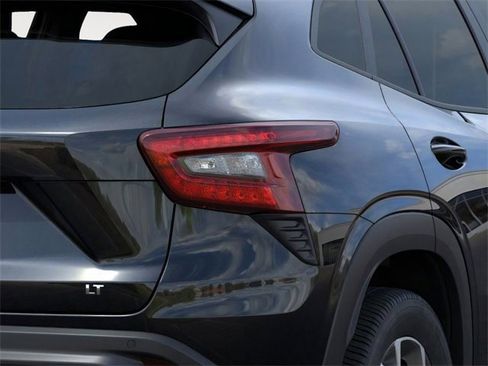 New 2026 Chevrolet Trax LT w/ Driver Confidence Package image 12