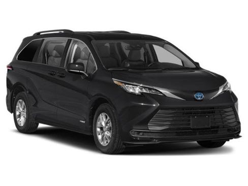Used 2024 Toyota Sienna LE image 9