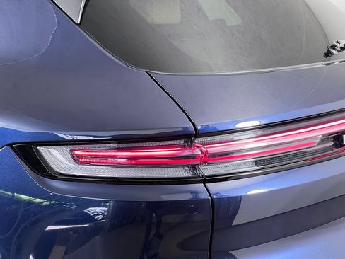 Certified 2025 Porsche Cayenne AWD/4WD image 14
