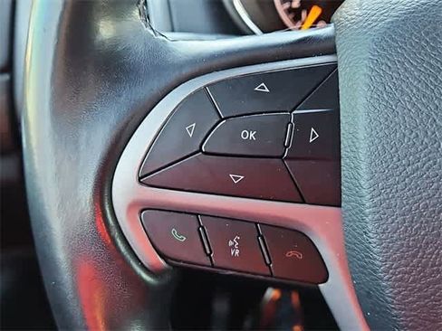 Used 2019 Jeep Grand Cherokee Altitude image 24