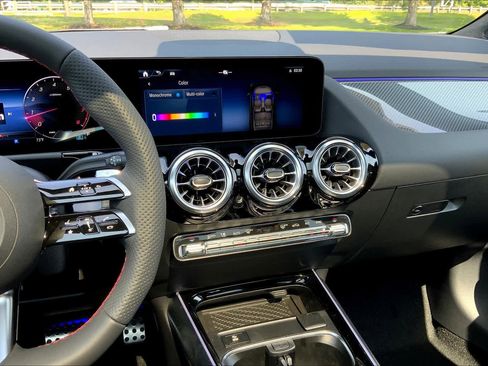 Certified 2025 Mercedes-Benz GLA 250 4MATIC image 6