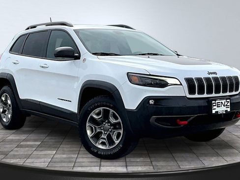 Used 2019 Jeep Cherokee Trailhawk w/ Cold Weather Group AWD/4WD image 3