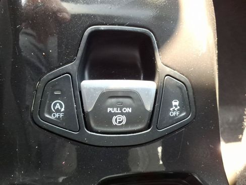 Certified 2022 Jeep Renegade Altitude w/ Sun/Sound Group AWD/4WD image 18