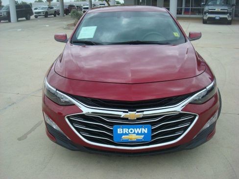 Used 2025 Chevrolet Malibu LT FWD image 2