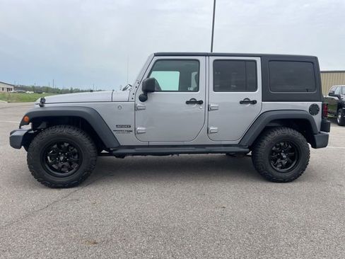 Used 2018 Jeep Wrangler Unlimited Sport w/ Dual Top Group AWD/4WD image 10
