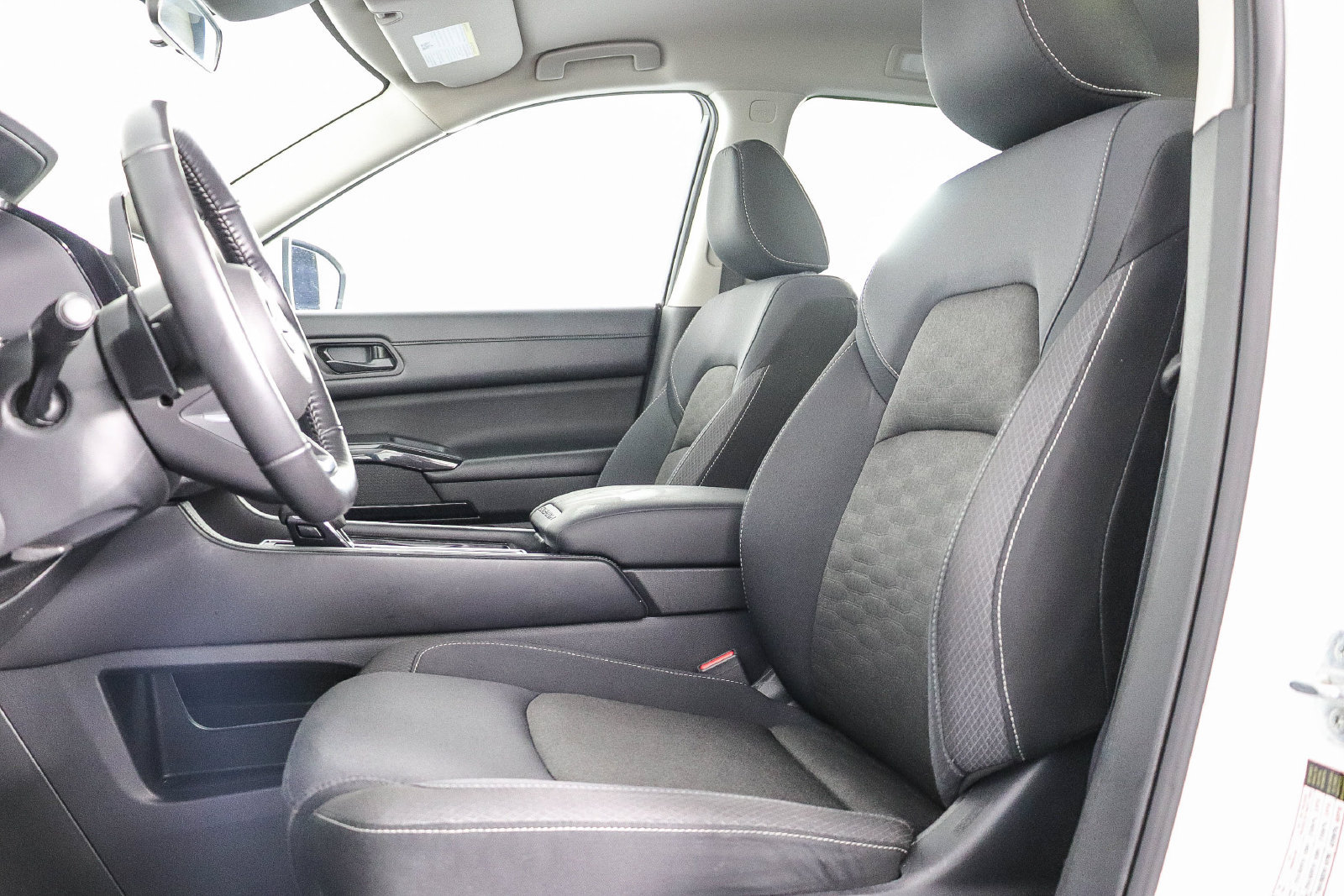 Used 2024 Nissan Pathfinder SV FWD image 18