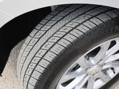 Used 2020 Chevrolet Equinox LS image 25