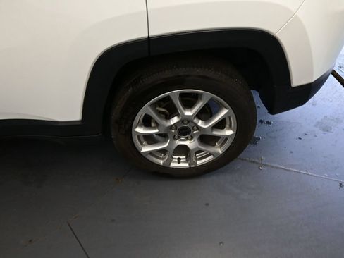 Used 2025 Jeep Compass Limited AWD/4WD image 17