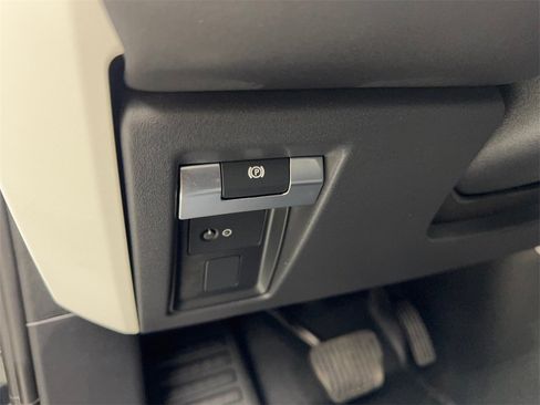 Used 2025 Land Rover Defender 110 S image 49